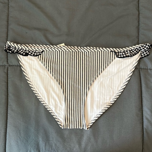 Aerie Swim Seersucker Black/White Striped Ruffle Bikini Bottom Size Small NWT - Picture 1 of 5